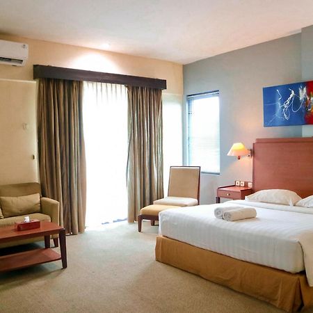 Hotel Mariat Sorong Extérieur photo