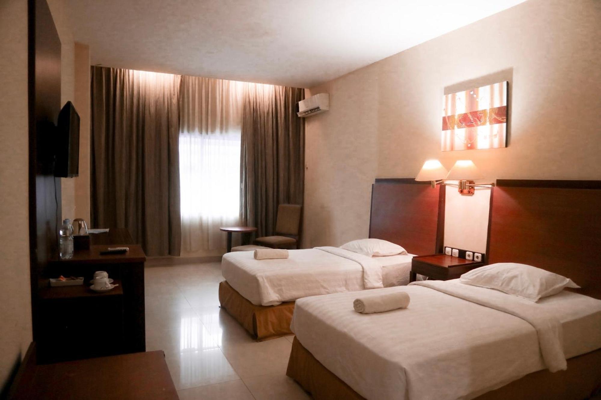 Hotel Mariat Sorong Extérieur photo